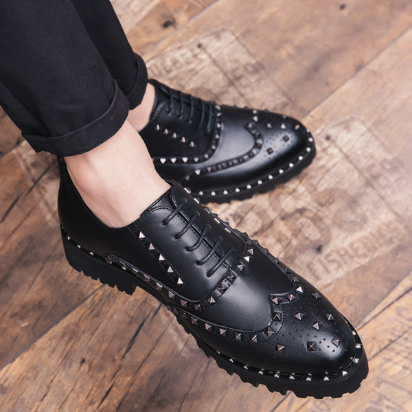 Meeste pidulikud kingad ökonahast, metallist neetide ja paeltega