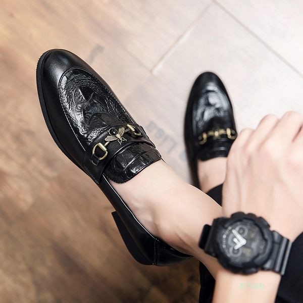 Metallist pandlaga ökonahast vormitud ümarad meeste kingad