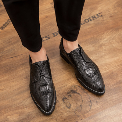 Férfi cipő hegyes modell műbőrből, fűzős