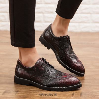 Férfi cipő hegyes modell műbőrből, fűzős