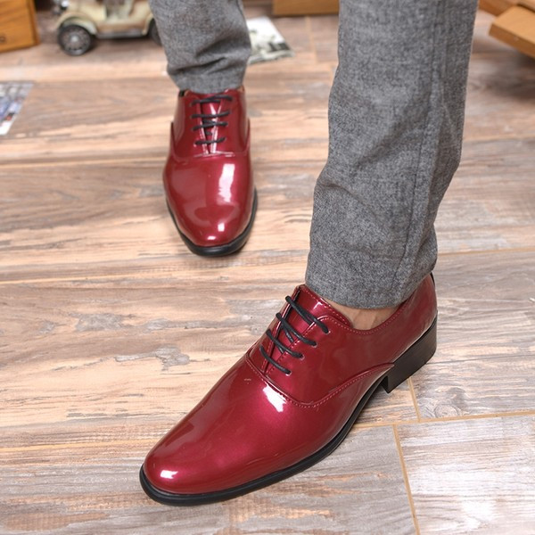 Vīriešu lakādas smailas kurpes ar šņorēm