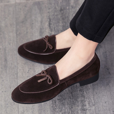 Öko-seemisnahast valmistatud moodsad meeste kingad, mis sobivad selleks puhuks