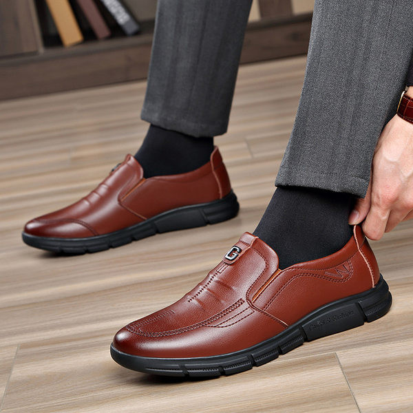 Meeste metallkaunistustega nahast kingad