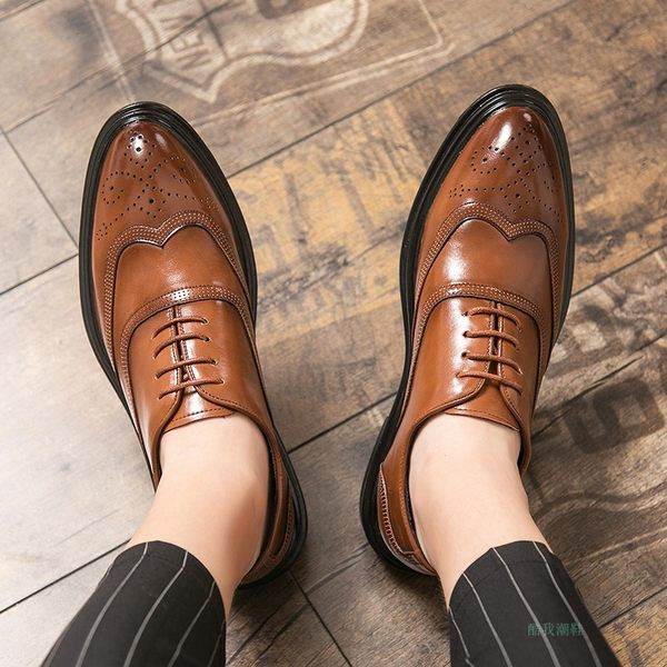 Formaalsed paeltega kunstnahast meeste kingad