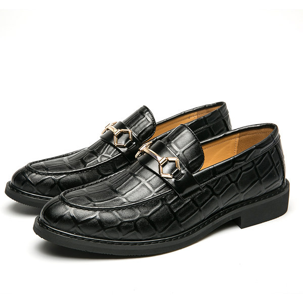 Elegantsed metallelemendiga krokodillinaha imitatsioonist kingad