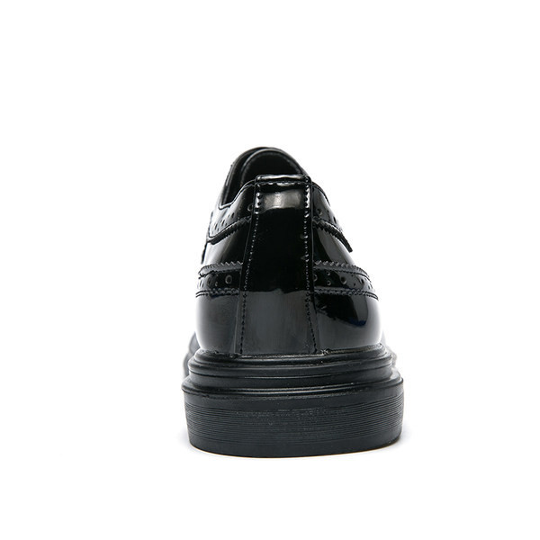 Meeste pidulikud lakknahast kingad paeltega terava otsaga mudel