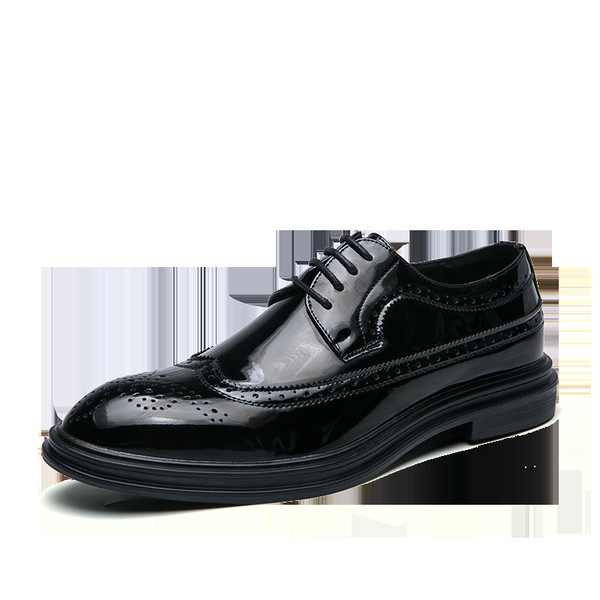 Meeste pidulikud lakknahast kingad paeltega terava otsaga mudel