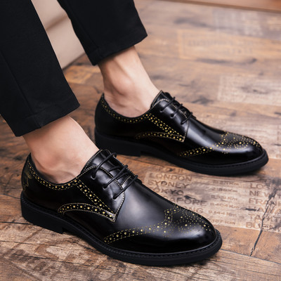 Meeste nahkkingad terava otsaga paeltega mudel