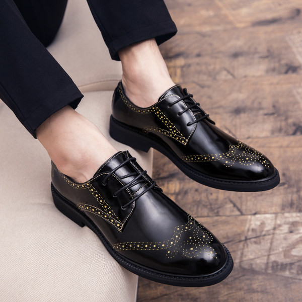 Meeste nahkkingad terava otsaga paeltega mudel