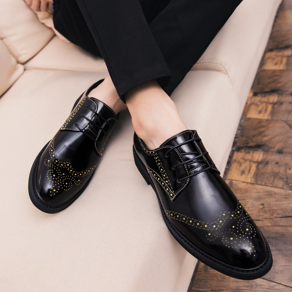 Meeste nahkkingad terava otsaga paeltega mudel