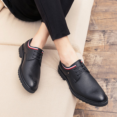 Elegáns férfi cipő hegyes modell, bojttal