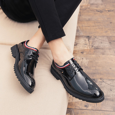 Elegáns férfi cipő hegyes modell, bojttal