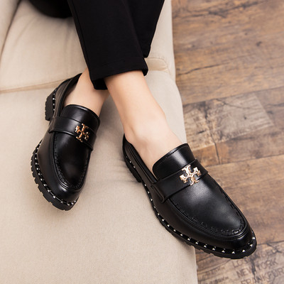 Elegáns férfi cipő hegyes modell, bojttal