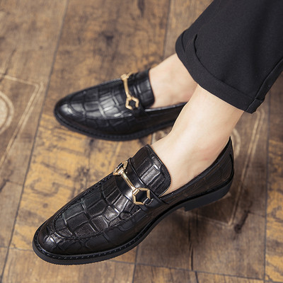 Elegáns férfi cipő hegyes modell, bojttal