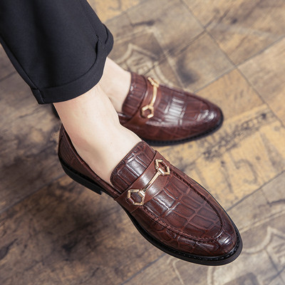 Elegáns férfi cipő hegyes modell, bojttal