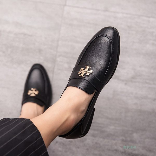 Terava mudeliga meeste nahast kingad metallpandlaga