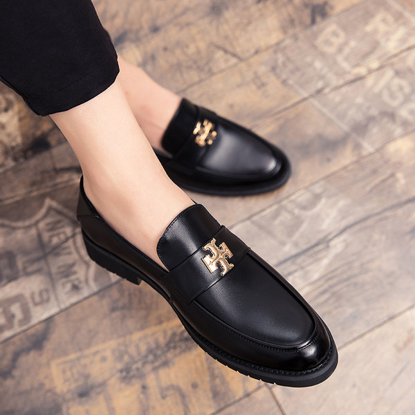 Smailas lakādas apavi vīriešiem ar metāla elementu