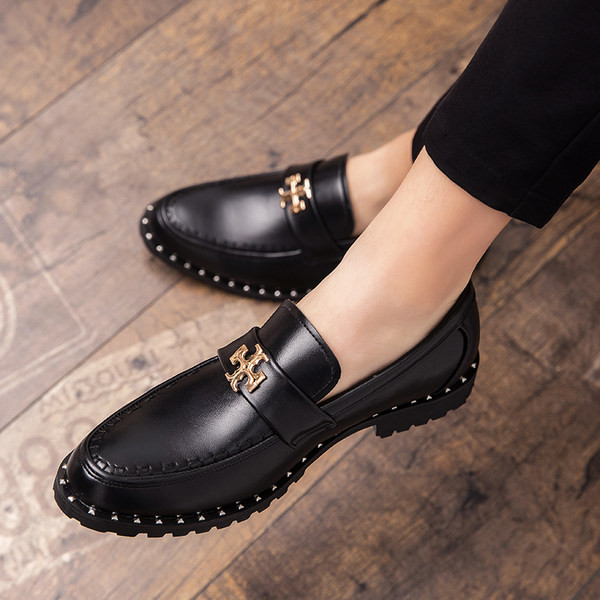 Moodsad metallkabedega lakknahast kingad, mis sobivad juhuks