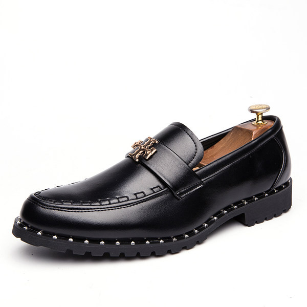 Moodsad metallkabedega lakknahast kingad, mis sobivad juhuks