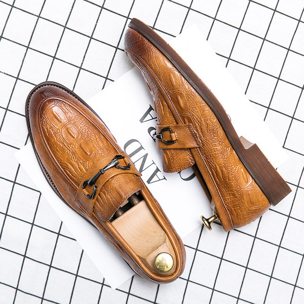 Férfi bőr cipő fém elemmel