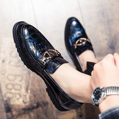 Metallist kaunistusega meeste kingade teritatud mudel