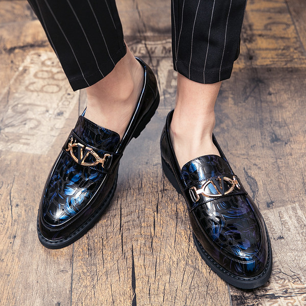 Metallist kaunistusega meeste kingade teritatud mudel