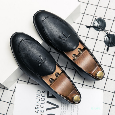 Uus metallkaunistustega nahast pidulike kingade mudel