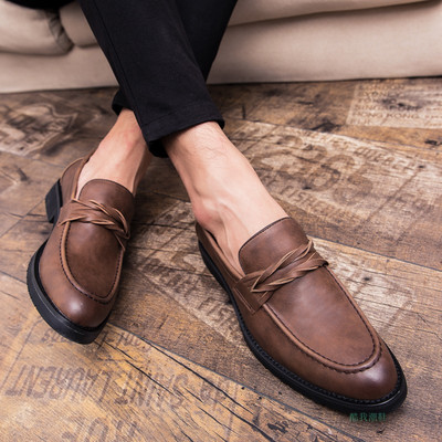 Uus mudel teravatipulised paeltega meeste kingad - kunstnahk