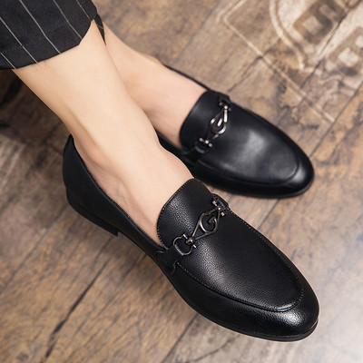 Moodsad pandlaga seemisnahast kingad, mis sobivad igaks juhuks