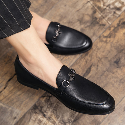 Moodsad pandlaga seemisnahast kingad, mis sobivad igaks juhuks