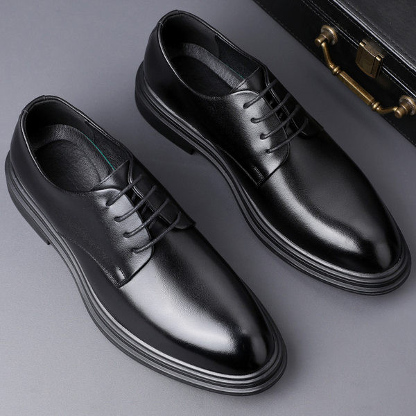 Nahast meeste kingad paeltega terava mudeliga