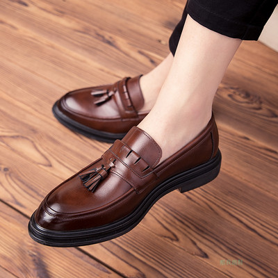 Uus metallpandlaga teravatipuliste kunstnahast kingade mudel