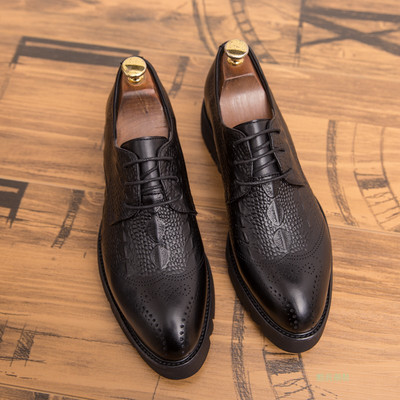 Moodsad meeste teravatipulised kunstnahast kingad – mitu mudelit