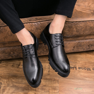 Moodsad meeste teravatipulised kunstnahast kingad – mitu mudelit