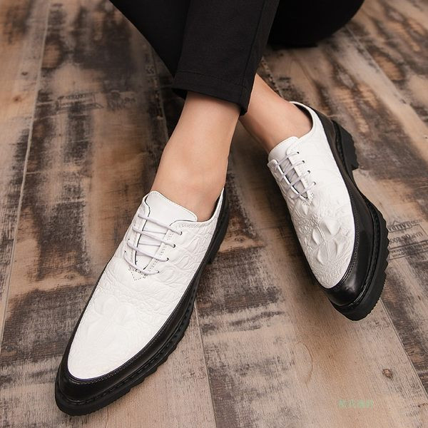 Moodsad meeste teravatipulised kunstnahast kingad – mitu mudelit