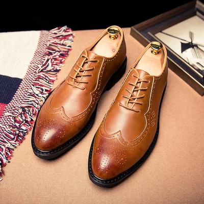 Férfi bőrcipő hegyes fűzővel