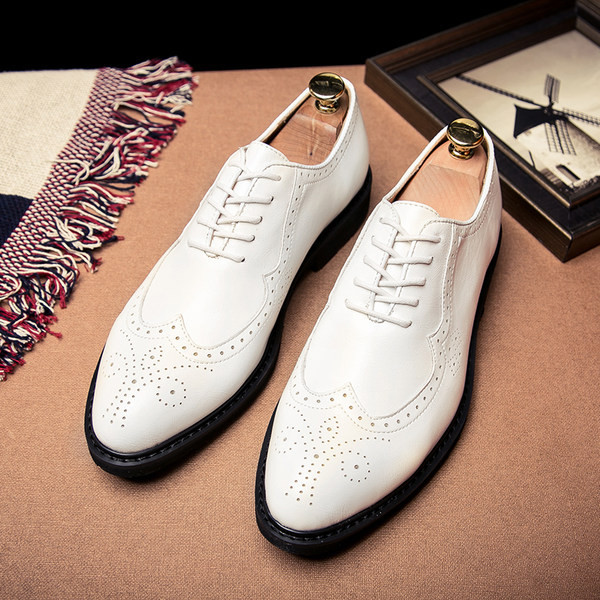 Férfi bőrcipő hegyes fűzővel