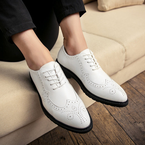 Férfi bőrcipő hegyes fűzővel