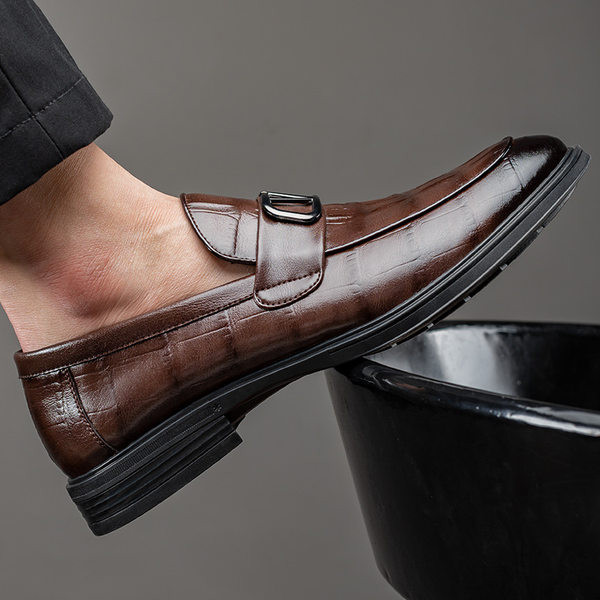 Ανδρικά έκο δερμάτινα παπούτσια με μεταλλική διακόσμηση