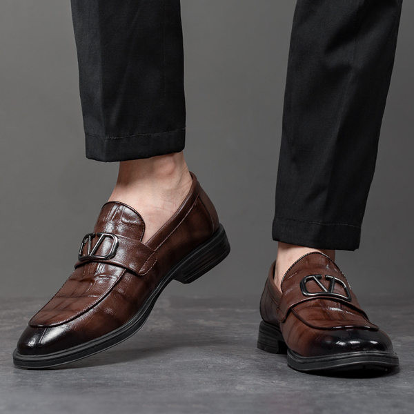 Ανδρικά έκο δερμάτινα παπούτσια με μεταλλική διακόσμηση