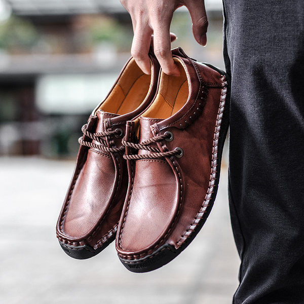 Nahast moodsad paelte ja lameda tallaga kingad