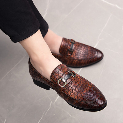 Elegantsed pandlaga reljeefsest nahast valmistatud meeste kingad