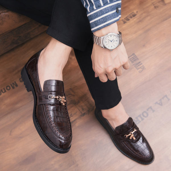 Ανδρικά κομψά παπούτσια από οικολογικό δέρμα με μεταλλική διακόσμηση