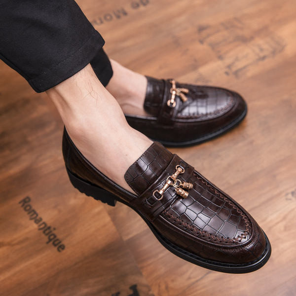 Ανδρικά κομψά παπούτσια από οικολογικό δέρμα με μεταλλική διακόσμηση