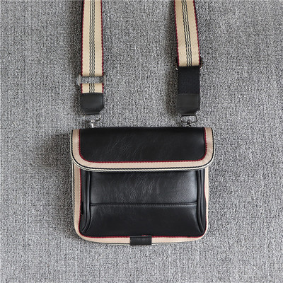 Férfi négyszögletes táska fém rögzítéssel és cipzárral