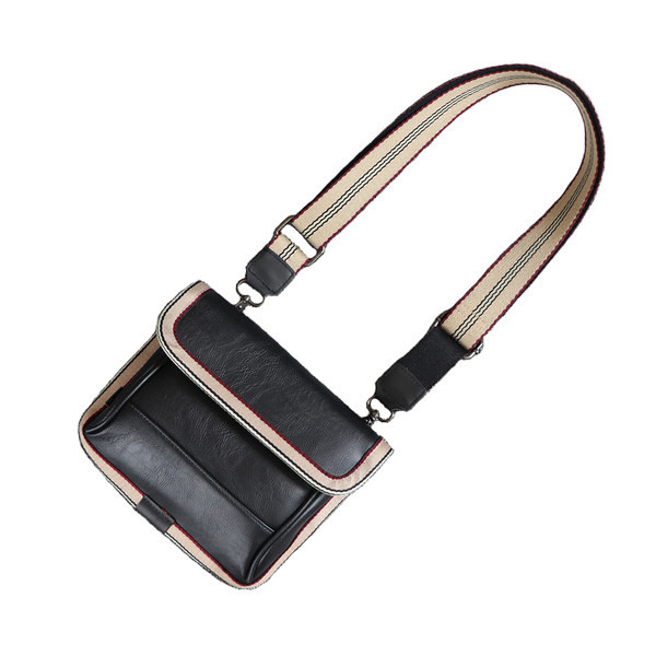 Férfi négyszögletes táska fém rögzítéssel és cipzárral