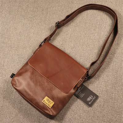 Modern férfi műbőr táska fém rögzítéssel