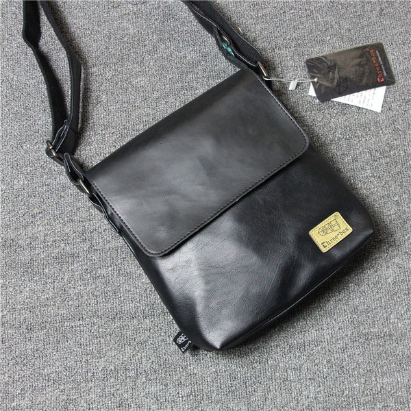 Modern férfi műbőr táska fém rögzítéssel