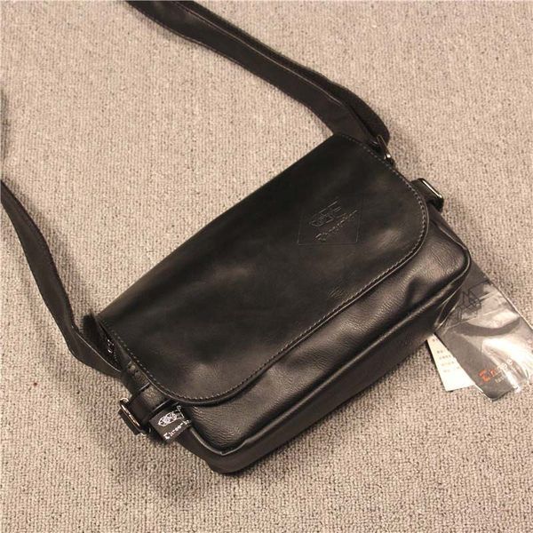 Meeste kunstnahast metallkinnituse ja sisemise lukuga õlakott