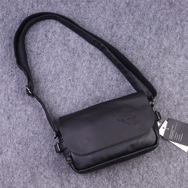 Meeste kunstnahast metallkinnituse ja sisemise lukuga õlakott